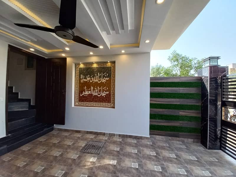 5 MARLA BRAND NEW HOUSE FOR SALE IN ITTEHAD TOWN RAIWIND ROAD LAHORE. 24