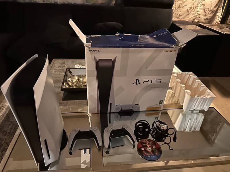 PS5 disc edition 2 Controllers Middle East Version 03275118236 0