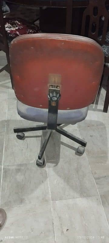 office chair with tyre 1