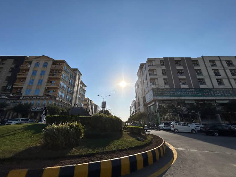 4 KANAL DEVELOP POSSESSION PLOT FOR SALE AT PRIME LOCATION OF A-BLOCK GULBERG GREEN ISLAMABAD 2