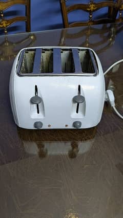 Black and Decker 4 slice toaster imported