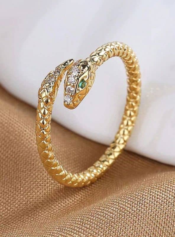 Lexuorious and comfortable ring snake shaped 1