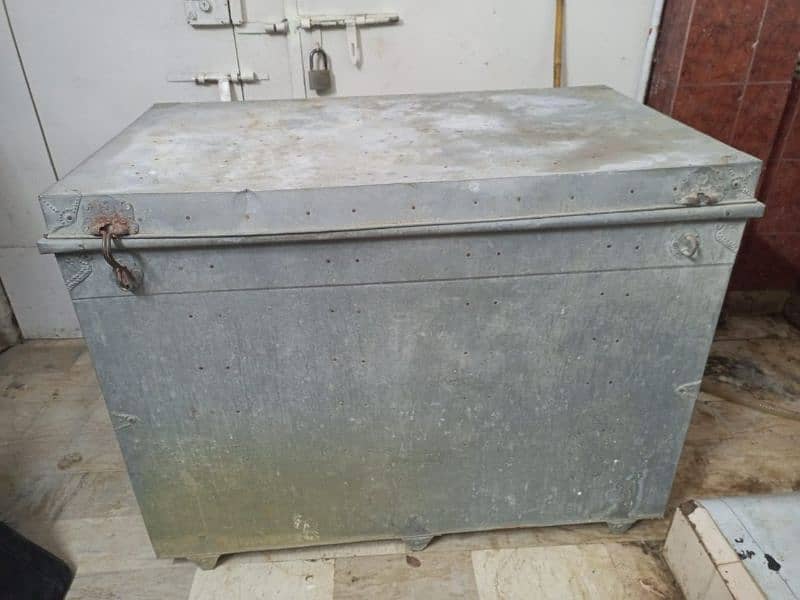 Trunk /Paiti /Storage Box, Good Condition 0