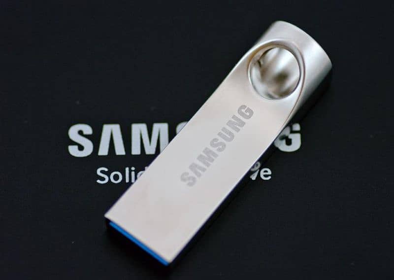 4GB USB 3.0 flash drive 1