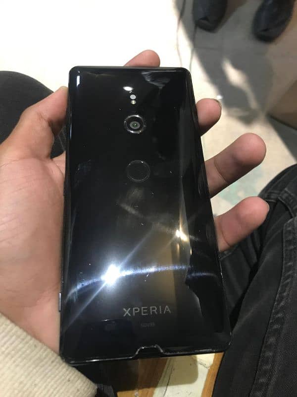 SONY Xperia XZ3 4