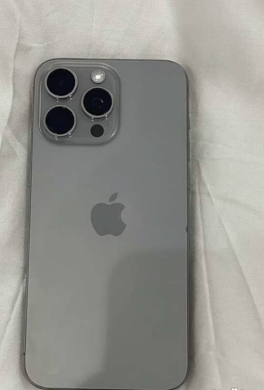 iPhone 15 pro max 3