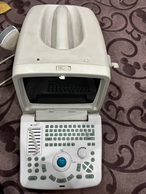 Ultra sound machine (sonovision 1100) 2