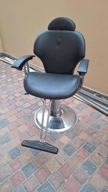 Salon chair 1