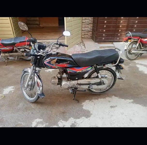 Honda CD 70 Black colour 3