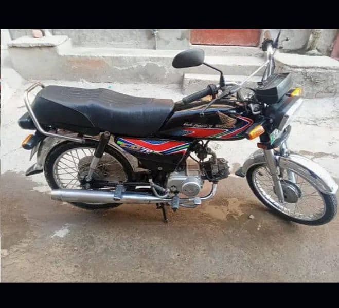 Honda CD 70 Black colour 4