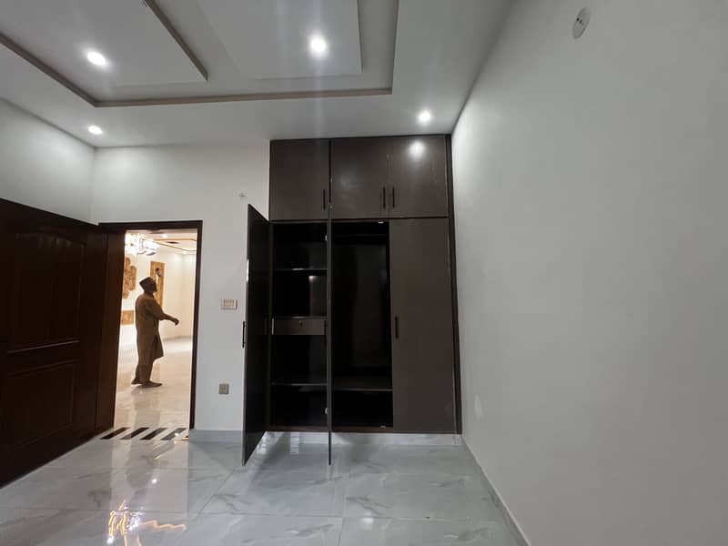 5 MARLA LOWER PORTION AVAILABLE FOR RENT IN GULSHAN E LHR 5