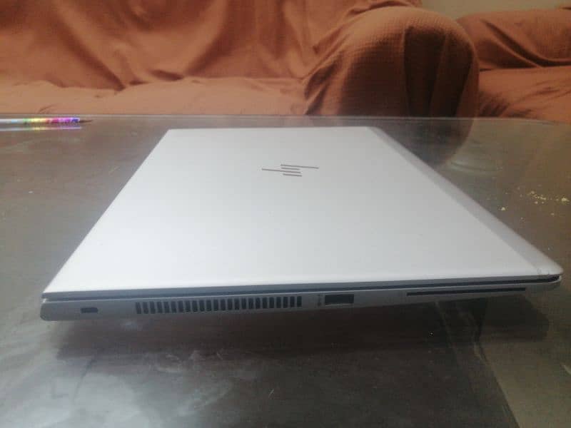 Hp elitebook 840 5Gen core i5 touch screen 6