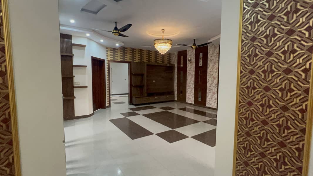 1 KANAL UPPER PORTION AVAILABLE FOR RENT IN GULSHAN E LHR NEAR TO PUNJAB SCHOOL 0