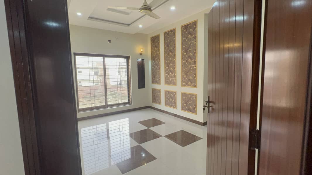 1 KANAL UPPER PORTION AVAILABLE FOR RENT IN GULSHAN E LHR NEAR TO PUNJAB SCHOOL 8