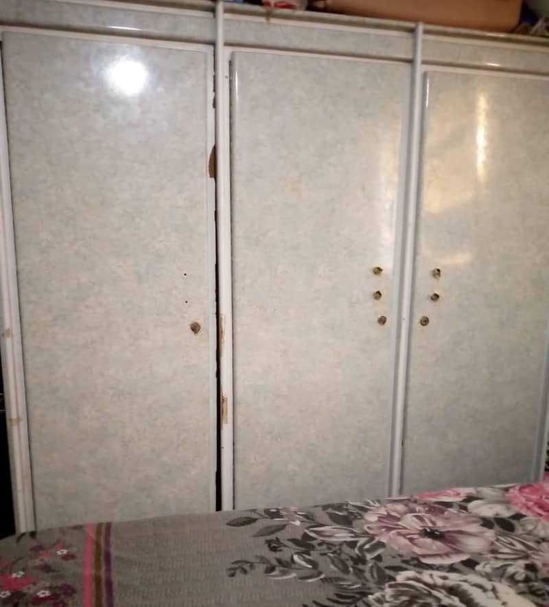 full furniture bed wardrobe dressing and 2 side table 0