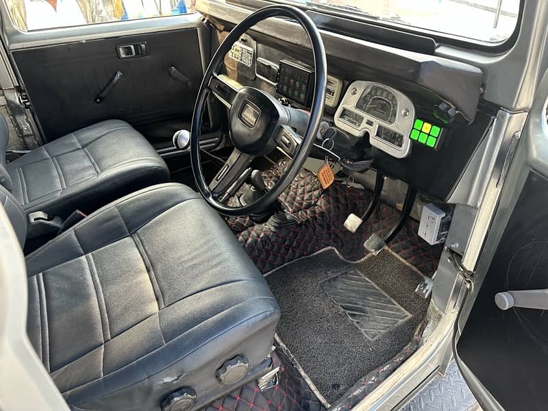 Toyota Land Cruiser 1981 2