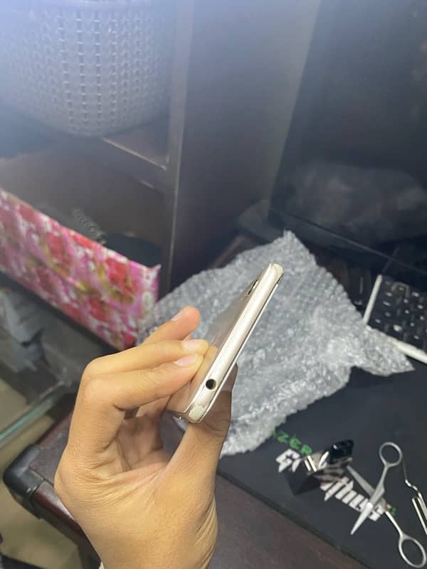 oppo A37 all ok only phone urgent sale 2