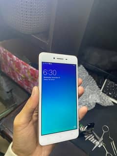 oppo A37 all ok only phone urgent sale