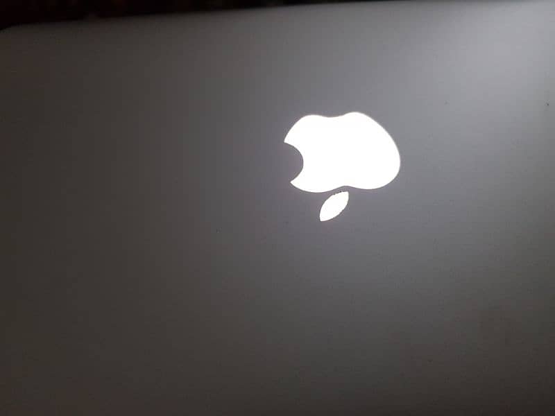 macbook air 2013 with macos 15 installed full working 5