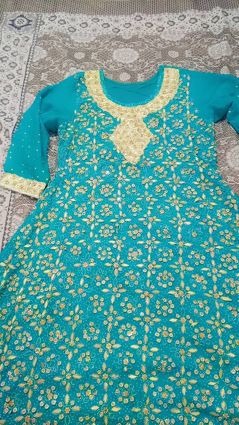 Just one tym phna ha. Standard size ha small to large sb ko aay ga. 4