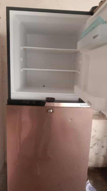 Dawlance freezer medium size for sell urgent 1