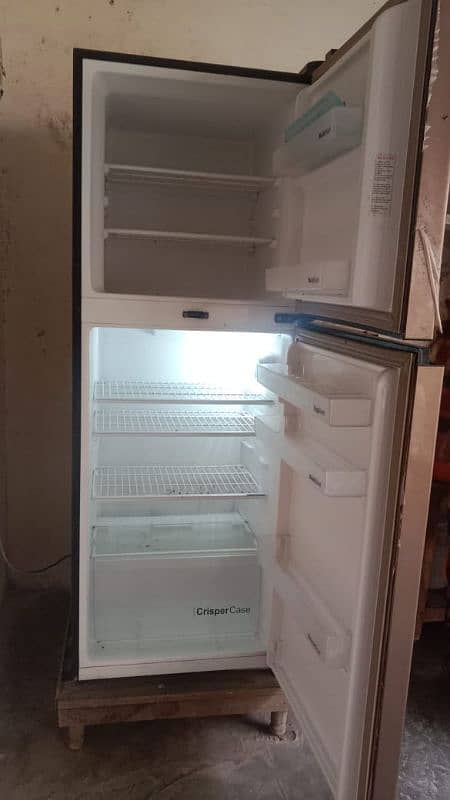 Dawlance freezer medium size for sell urgent 2