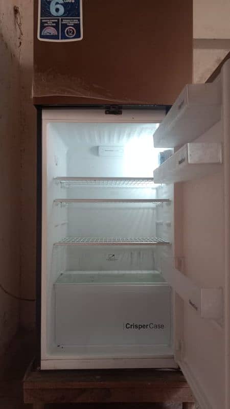 Dawlance freezer medium size for sell urgent 3