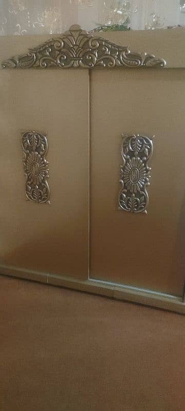 Deco golden paint sliding wardrobe condition is good 0