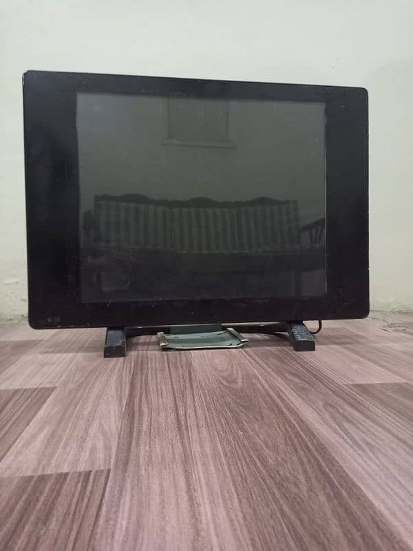 LED TV 26 inches stand able and wall mounted 0