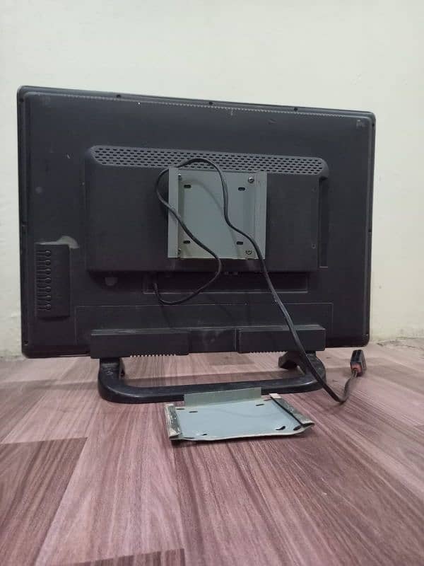 LED TV 26 inches stand able and wall mounted 1