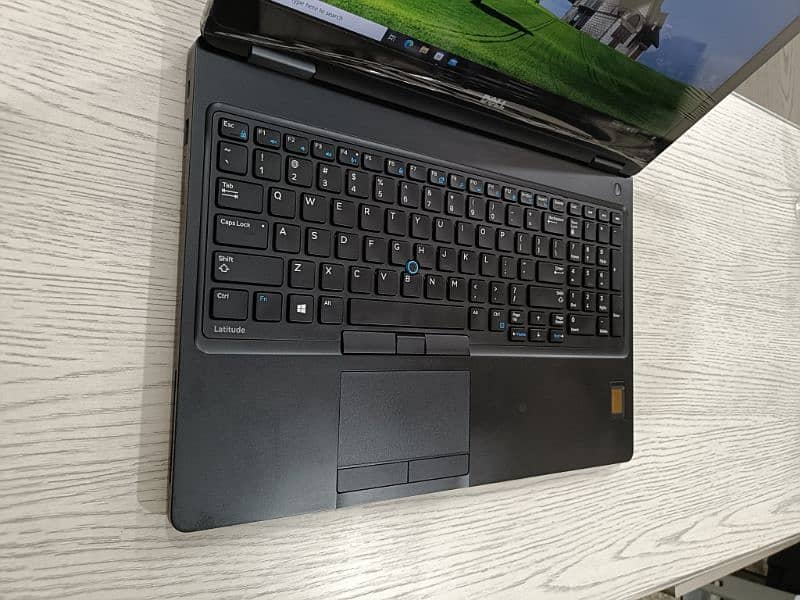 Dell latitude e5580 core i7 7th generation 2gb graphics Nvidia 15.6 4