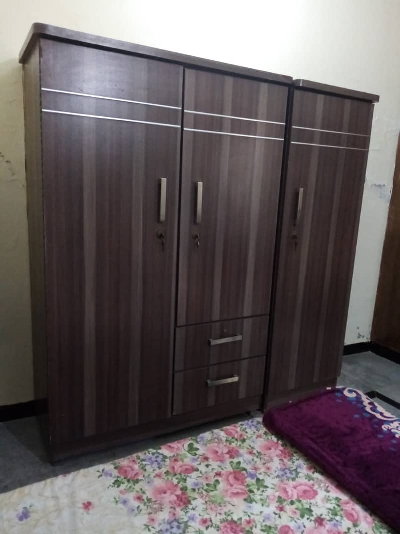 Queen size bedroom set with 10 inch Dimond Supreme Foam for sale. 1