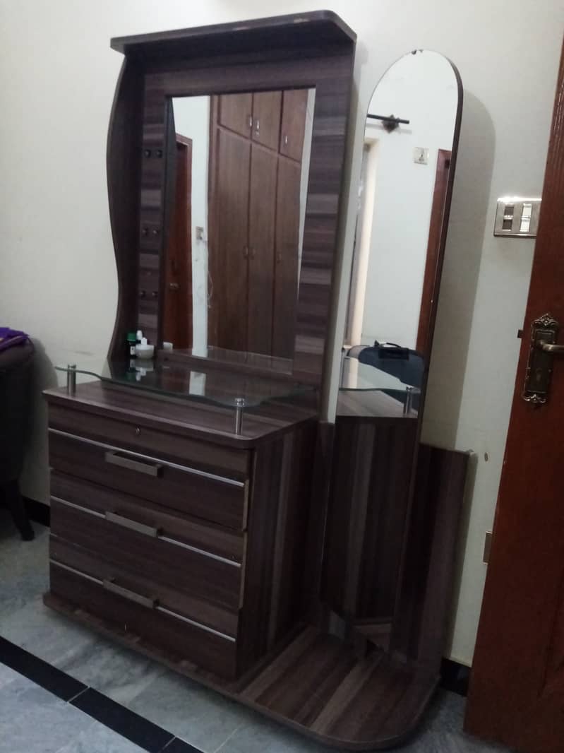 Queen size bedroom set with 10 inch Dimond Supreme Foam for sale. 2