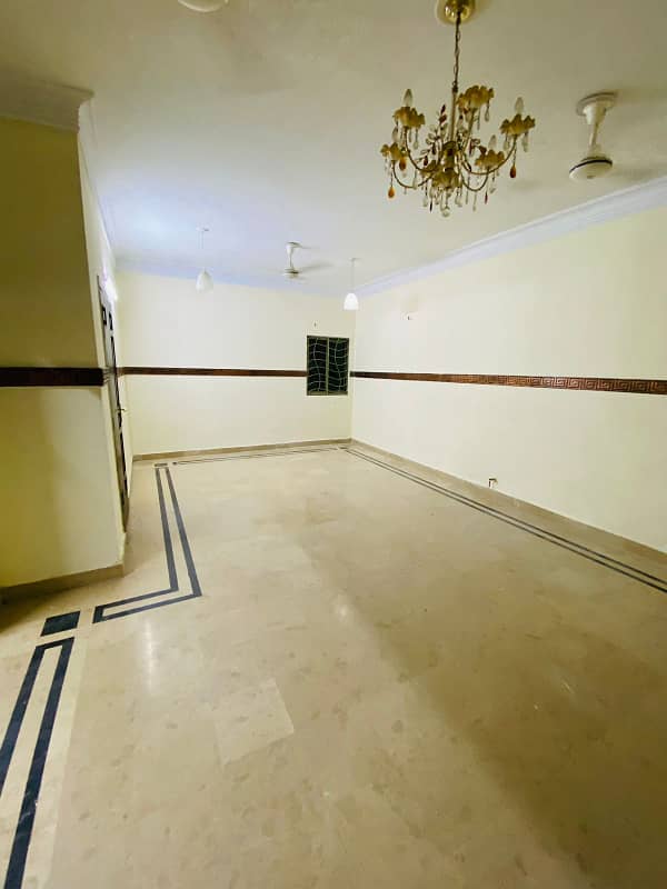 3 bedrooms unfurnished apartment Available for Rent in F-11 MARKAZ 10