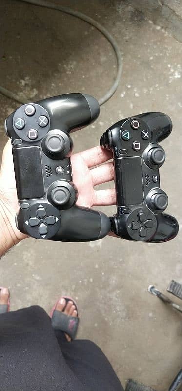 PS4 console with 2 controllers 9