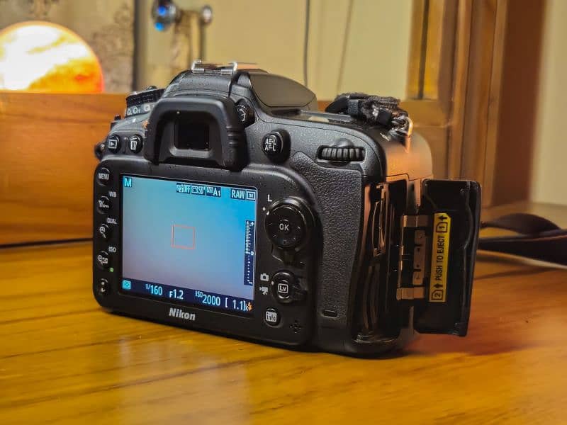 Nikon d7200 body only 4