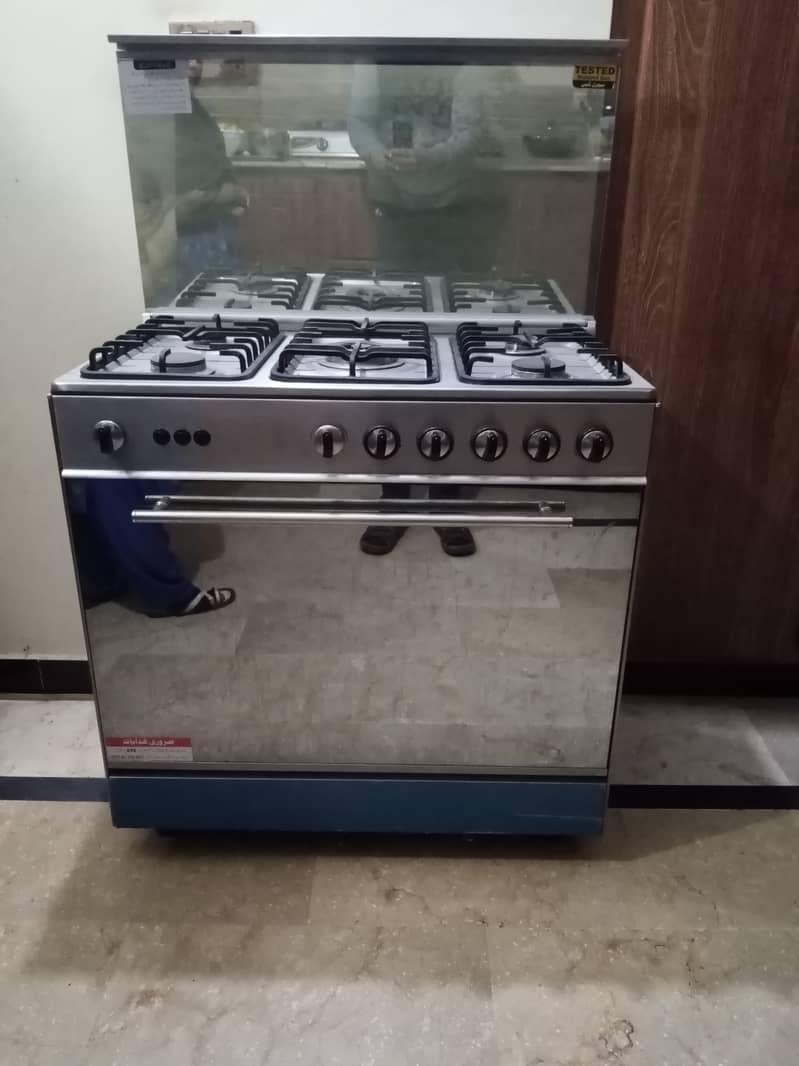 Good condition Cooking Range with Oven for sale. 3