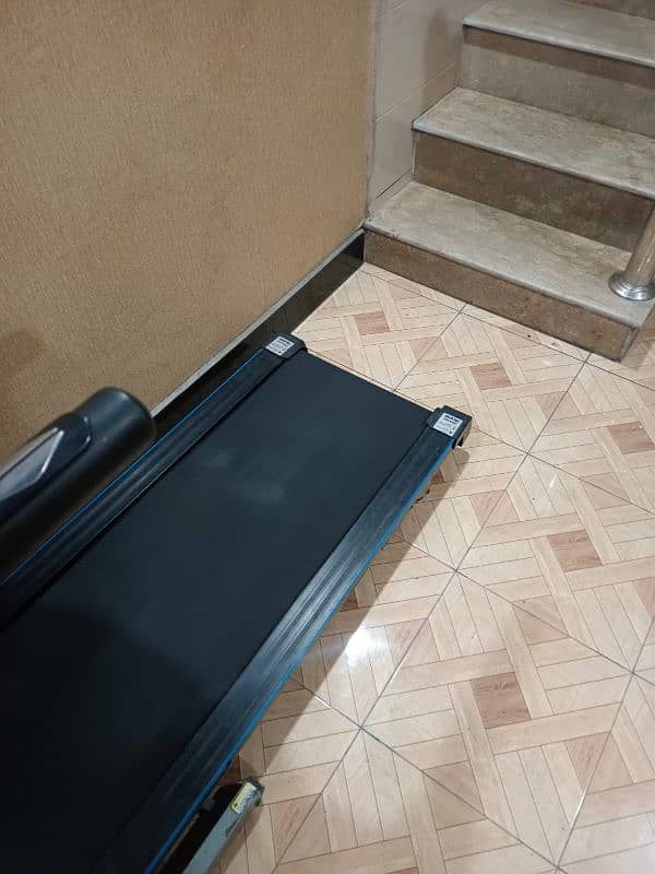 Revo Treadmill 4