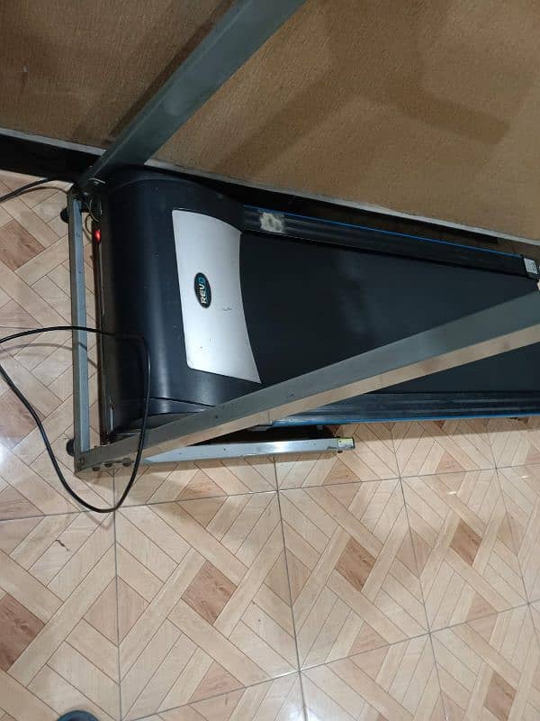 Revo Treadmill 5