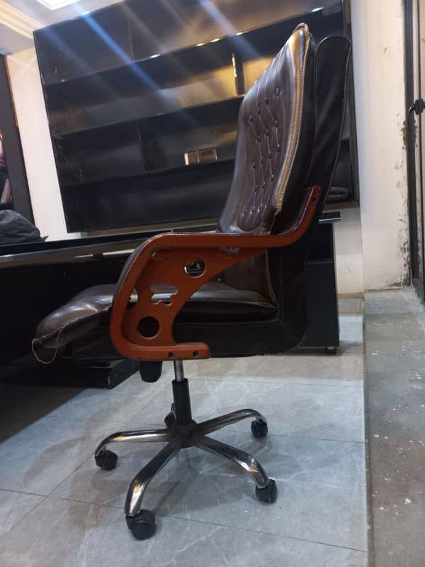 Executive Office Chair 9