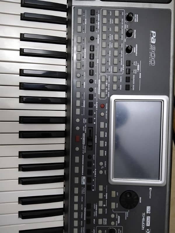 Korg PA 900 with indian expansion in excellent condition. 5