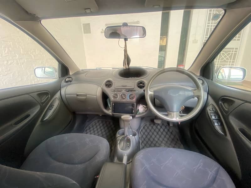 Toyota Vitz 2001 3