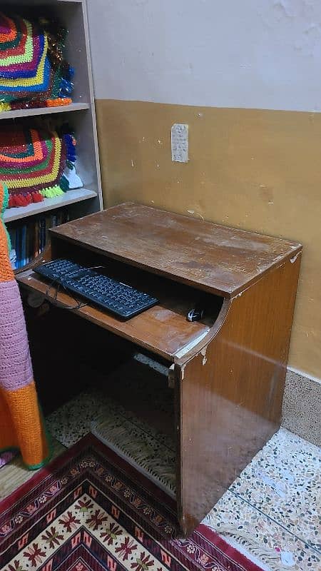 A Computer Table Ready for sale 0