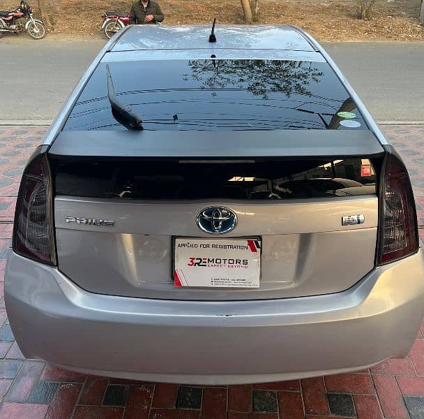 Toyota Prius 2013 11