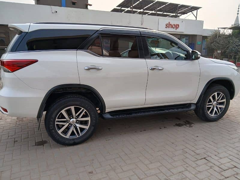 Toyota Fortuner 2017 4