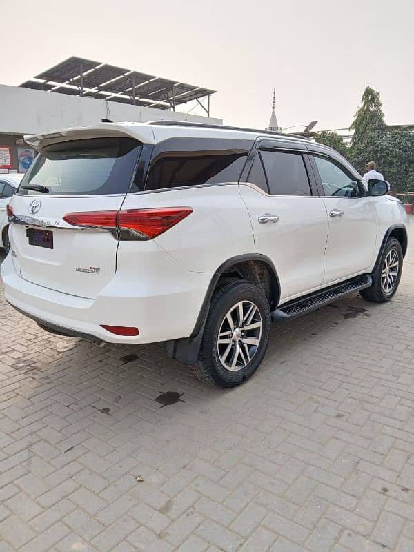 Toyota Fortuner 2017 8