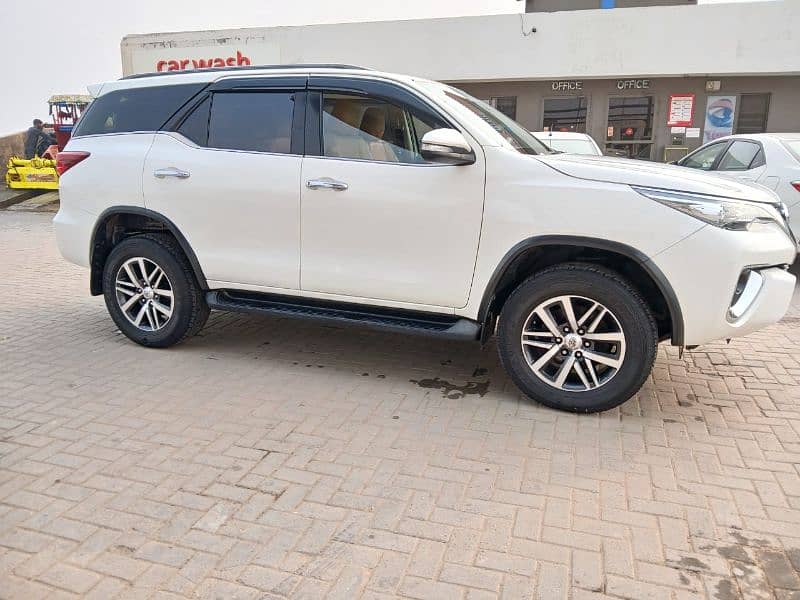 Toyota Fortuner 2017 11