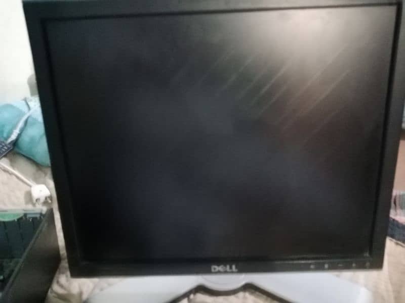 selling my pc . use ha bilkul axcha chal raha ha 2gb lagi hui ha 4