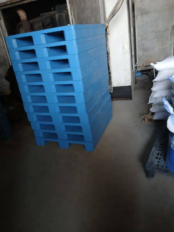 Plastic Pallets stock in Pakistan | New & used pallets | wooden pallet 4