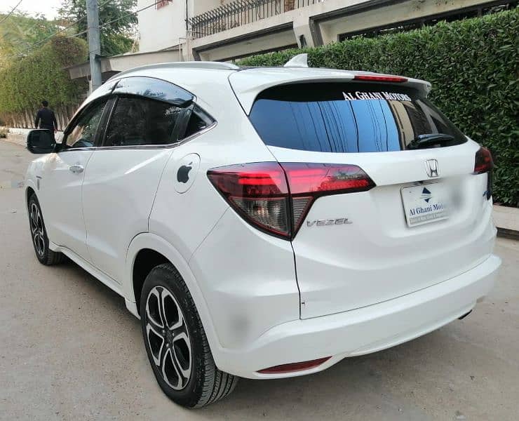 HONDA VEZEL HYBRID Z PACKAGE (WHITE INTERIOR) 6